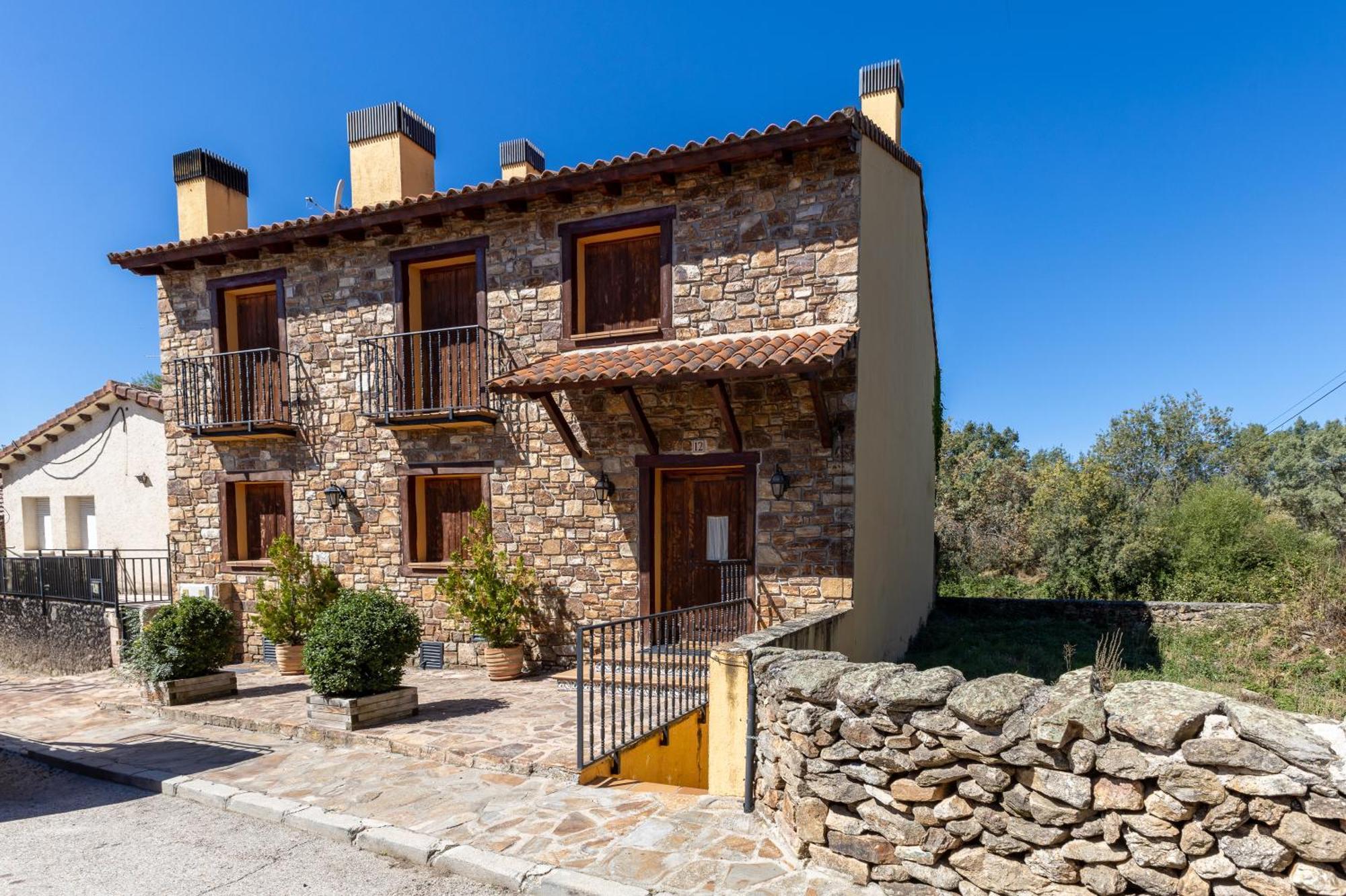 La Carcava Pension La Serna del Monte Buitenkant foto